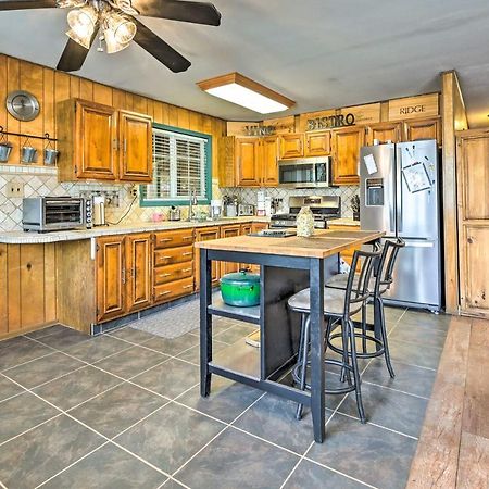 Pine Cabin In The Woods With Yard And Grill! Екстер'єр фото