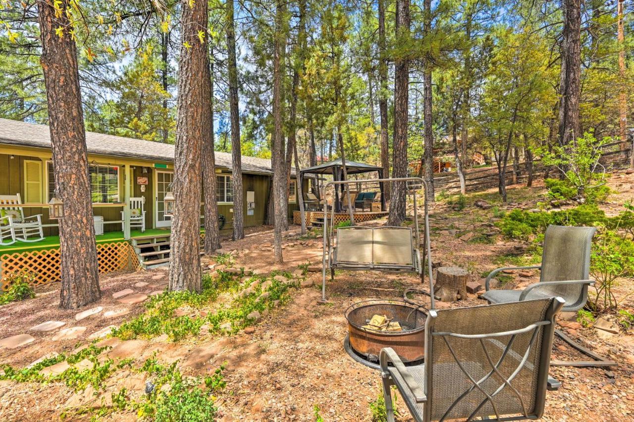 Pine Cabin In The Woods With Yard And Grill! Екстер'єр фото