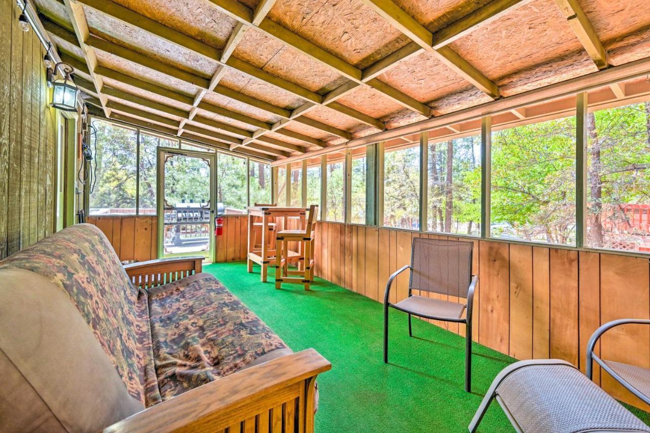 Pine Cabin In The Woods With Yard And Grill! Екстер'єр фото