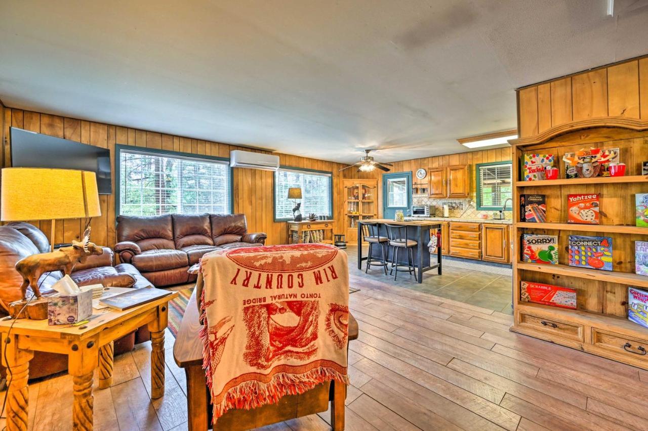 Pine Cabin In The Woods With Yard And Grill! Екстер'єр фото