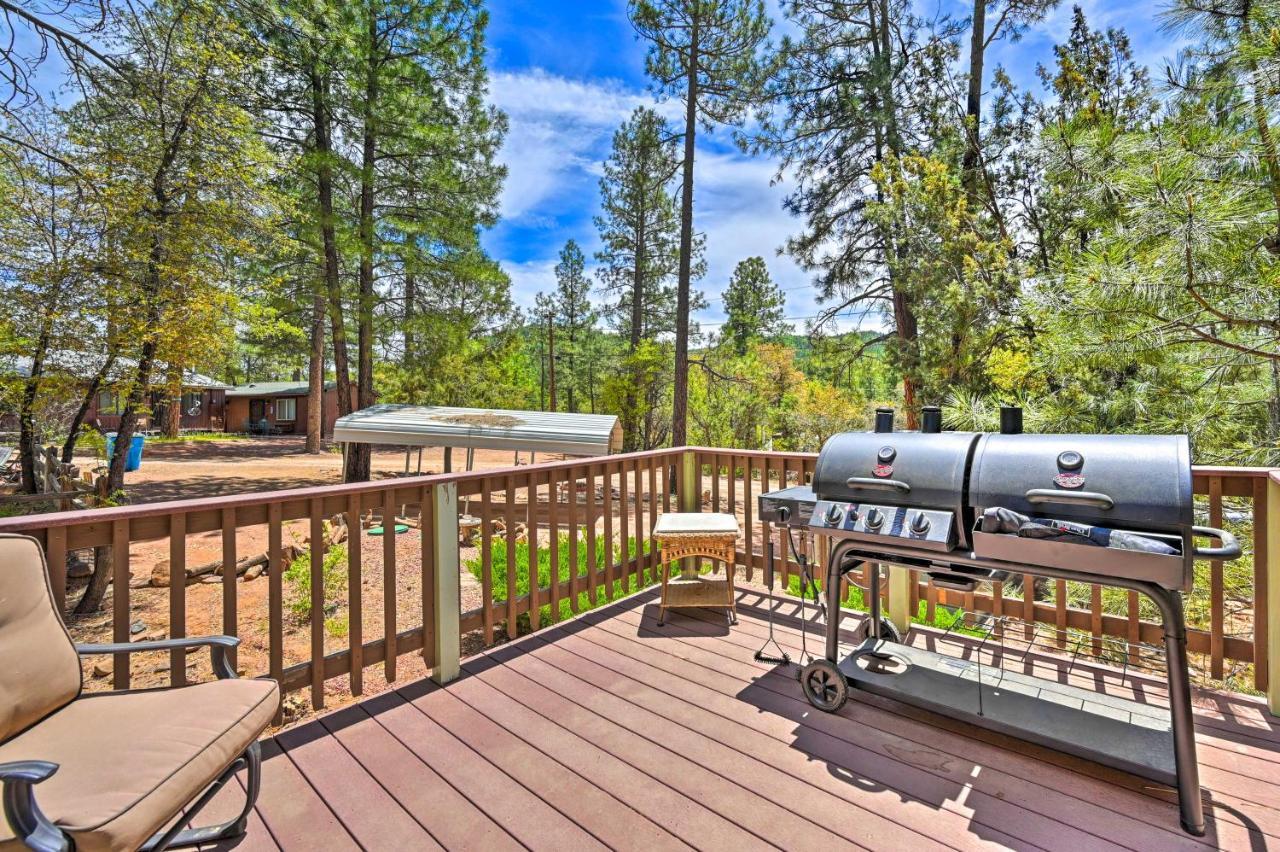 Pine Cabin In The Woods With Yard And Grill! Екстер'єр фото