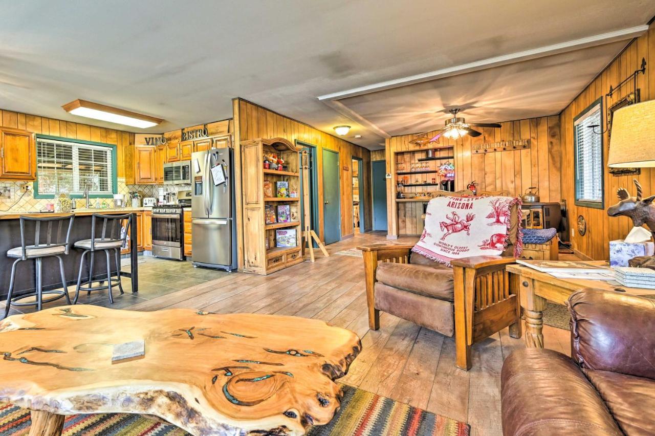 Pine Cabin In The Woods With Yard And Grill! Екстер'єр фото