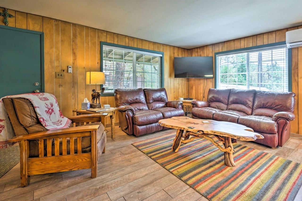 Pine Cabin In The Woods With Yard And Grill! Екстер'єр фото