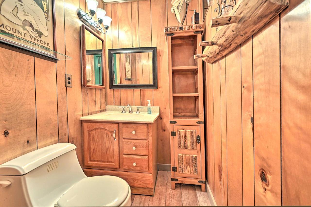 Pine Cabin In The Woods With Yard And Grill! Екстер'єр фото