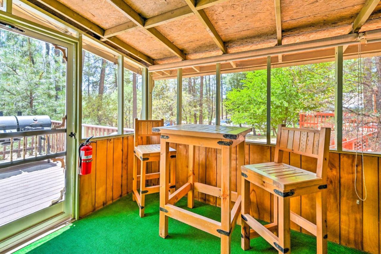 Pine Cabin In The Woods With Yard And Grill! Екстер'єр фото