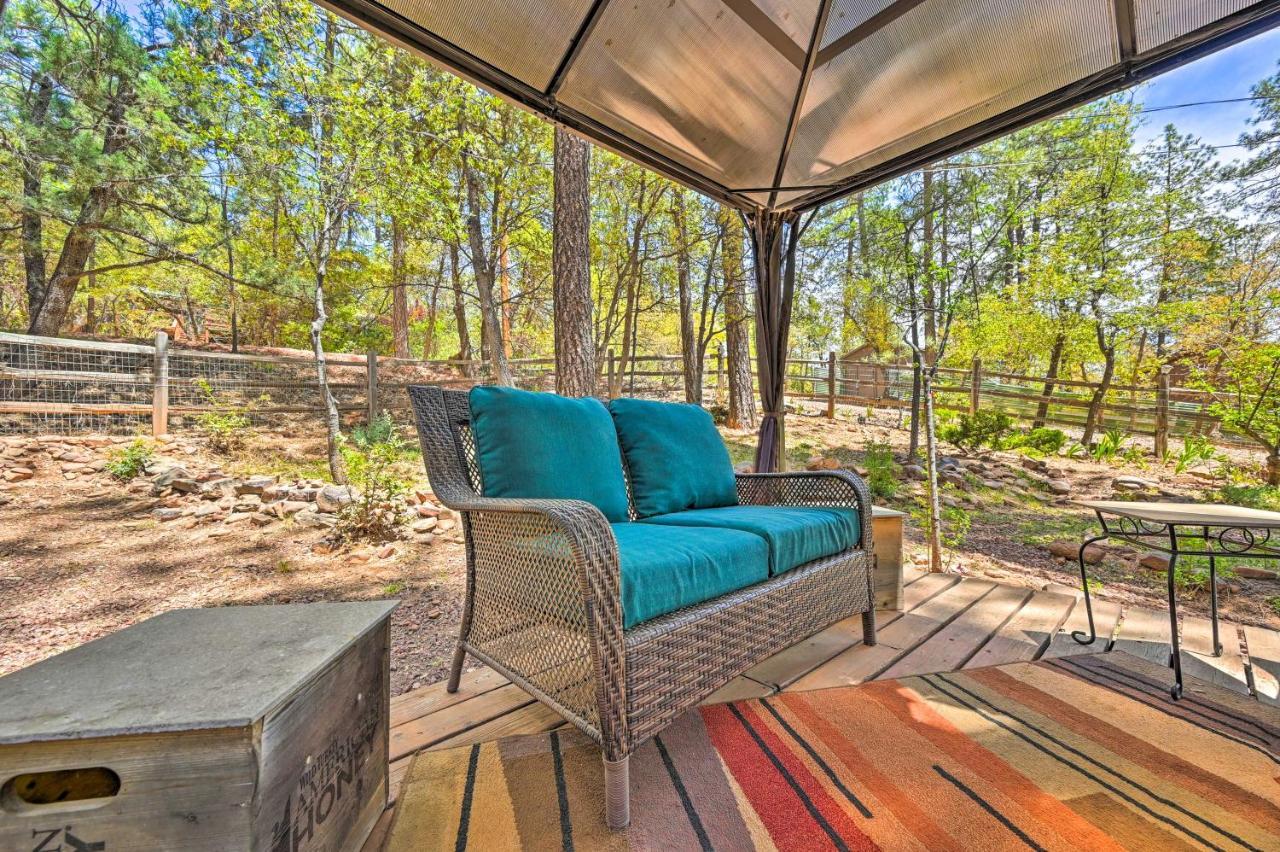 Pine Cabin In The Woods With Yard And Grill! Екстер'єр фото